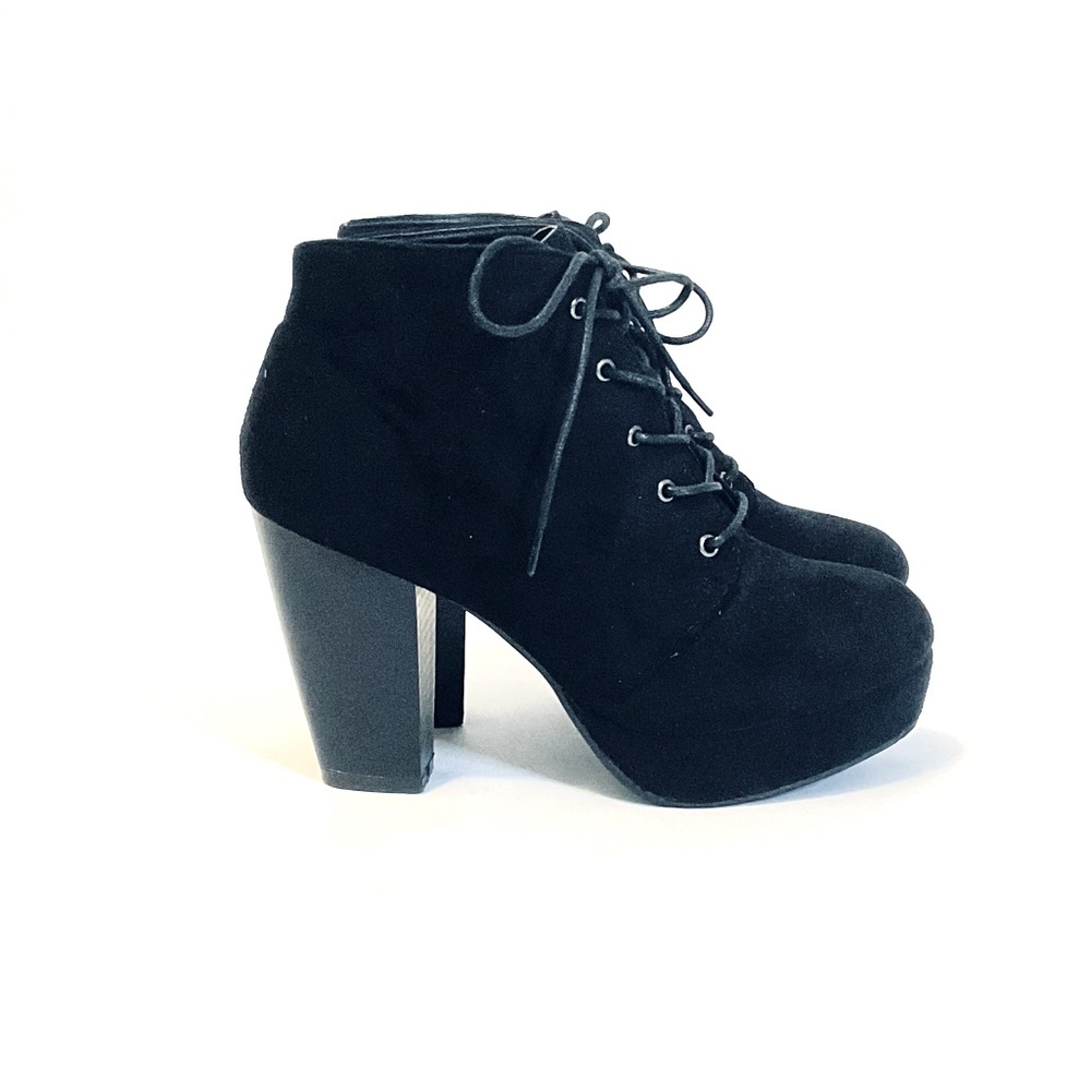 Forever Camille Women's Stacked Chunky Heel Lace Up Ankle Booties. Size 8.